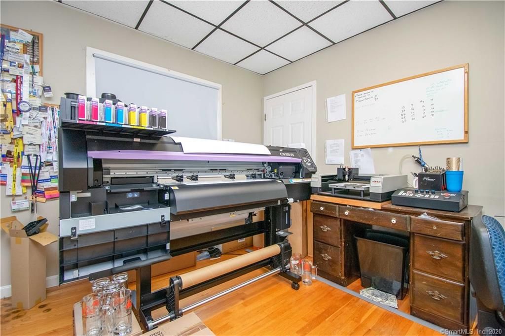 492 Enfield St, Enfield, CT 06082